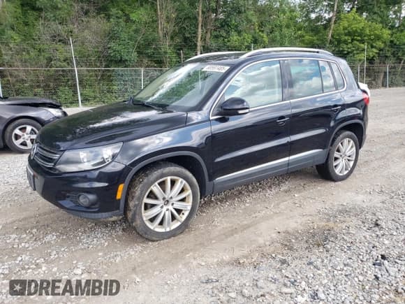 ✅ 2013 Volkswagen Tiguan SE • VIN: WVGBV7AX1DW519930 • Lot: 68591485. Listed on Copart with 196,940 mi. Free auction sales archive from the USA and detailed vehicle history report at DreamBid. Image 1.