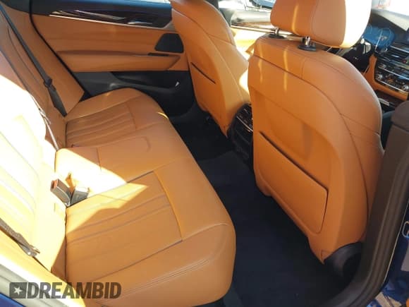 ✅ 2019 BMW 6 Series 640i xDrive • VIN: WBAJV6C52KBK08272 • Lot: 43794736. Wystawiony na IAAI z przebiegiem 51 710 mil. Bezpłatny archiwum sprzedaży aukcyjnych z USA i szczegółowy raport historii pojazdu na DreamBid. Zdjęcie 8.