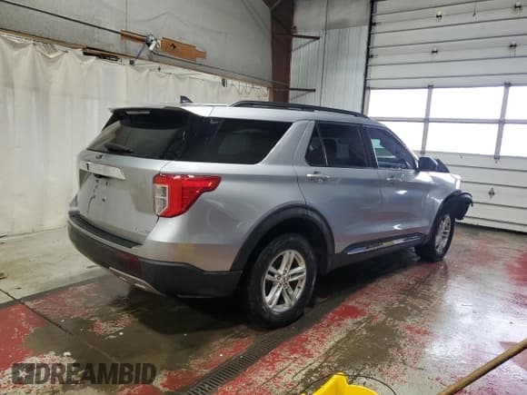 ✅ 2022 Ford Explorer XLT • VIN: 1FMSK8DH6NGC38933 • Lot: 89824005. Wystawiony na Copart z przebiegiem 50 115 mil. Bezpłatny archiwum sprzedaży aukcyjnych z USA i szczegółowy raport historii pojazdu na DreamBid. Zdjęcie 3.