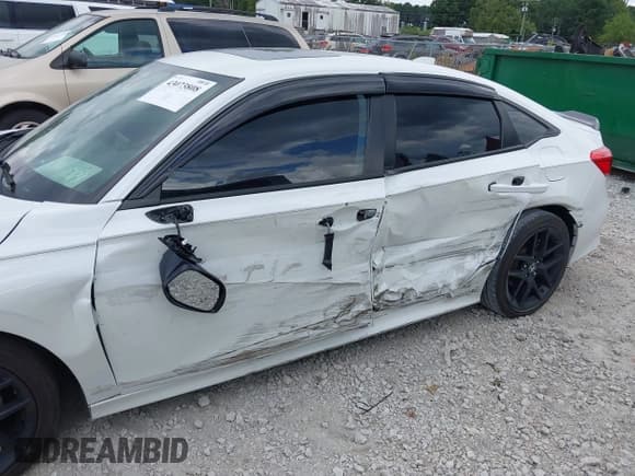 ✅ 2022 Honda Civic Si • VIN: 2HGFE1E51NH470581 • Lot: 43073808. Listed on IAAI with Not provided. Free auction sales archive from the USA and detailed vehicle history report at DreamBid. Image 6.