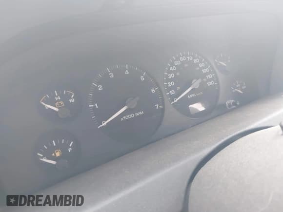 ✅ 2004 Jeep Grand Cherokee Laredo • VIN: 1J4GX48S34C267798 • Lot: 42443693. Wystawiony na IAAI z przebiegiem Nie podano. Bezpłatny archiwum sprzedaży aukcyjnych z USA i szczegółowy raport historii pojazdu na DreamBid. Zdjęcie 7.