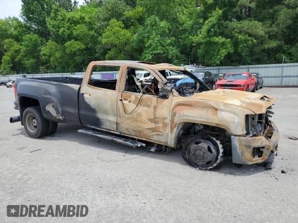 ✅ 2019 GMC Sierra 3500HD Denali • VIN: 1GT42WEY3KF149547 • Лот: 59191335. Опубликован ранее на Copart с пробегом Не указан. Бесплатный доступ к архиву аукционных продаж из США и подробный отчёт об истории автомобиля на DreamBid. Изображение 4.