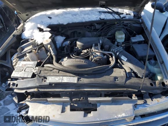 ✅ 2003 Chevrolet S-10 LS • VIN: 1GCCT19X138113763 • Лот: 41428265. Опубликован ранее на Copart с пробегом 158 794 миль. Бесплатный доступ к архиву аукционных продаж из США и подробный отчёт об истории автомобиля на DreamBid. Изображение 12.