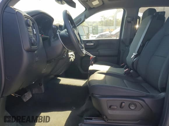 ✅ 2025 Chevrolet Silverado 2500HD Custom • VIN: 2GC4KME78S1106101 • Лот: 81983295. Опубликован ранее на Copart с пробегом 7 201 миль. Бесплатный доступ к архиву аукционных продаж из США и подробный отчёт об истории автомобиля на DreamBid. Изображение 7.