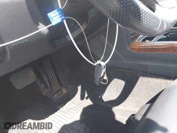 ✅ 2010 Mercedes-Benz E 350 Luxury • VIN: WDDHF8HB7AA128419 • Lot: 43043594. Listed on IAAI with 132,180 mi. Free auction sales archive from the USA and detailed vehicle history report at DreamBid. Image 11.