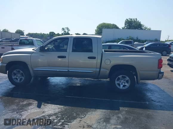 2005 Dodge Dakota Laramie with VIN 1D7HE58N65S128701, listed as a IAAI auction lot 42612813 with 133,800 mi miles and . Bid and sale history available at DreamBid. Image 14.
