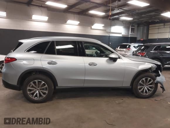 ✅ 2025 Mercedes-Benz GLC 300 • VIN: W1NKM4HB5SF257609 • Лот: 41680577. Опубликован ранее на IAAI с пробегом 1 152 миль. Бесплатный доступ к архиву аукционных продаж из США и подробный отчёт об истории автомобиля на DreamBid. Изображение 14.