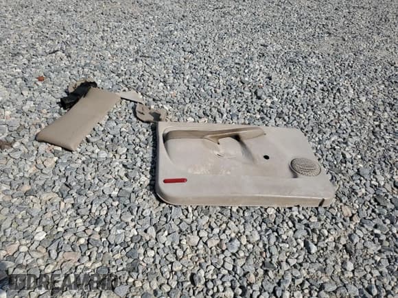 ✅ 2005 Chevrolet Silverado 1500 • VIN: 1GCEC19VX5Z174811 • Лот: 65888635. Опубликован ранее на Copart с пробегом Не указан. Бесплатный доступ к архиву аукционных продаж из США и подробный отчёт об истории автомобиля на DreamBid. Изображение 12.