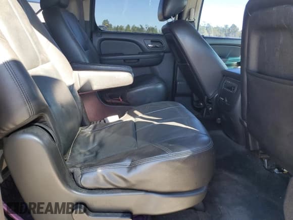 ✅ 2013 Chevrolet Suburban LT • VIN: 1GNSCJE04DR167484 • Lot: 86407735. Listed on Copart with 153,164 mi. Free auction sales archive from the USA and detailed vehicle history report at DreamBid. Image 11.