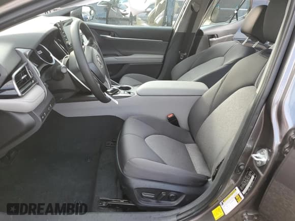 ✅ 2023 Toyota Camry Hybrid LE • VIN: 4T1C31AK2PU056580 • Лот: 82689805. Опубликован ранее на Copart с пробегом 139 138 миль. Бесплатный доступ к архиву аукционных продаж из США и подробный отчёт об истории автомобиля на DreamBid. Изображение 7.