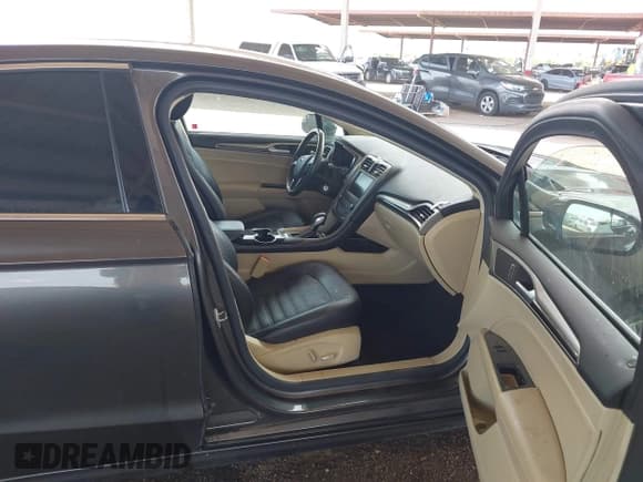 ✅ 2016 Ford Fusion SE Luxury • VIN: 3FA6P0PU1GR145014 • Lot: 43132098. Wystawiony na IAAI z przebiegiem 160 074 mil. Bezpłatny archiwum sprzedaży aukcyjnych z USA i szczegółowy raport historii pojazdu na DreamBid. Zdjęcie 5.