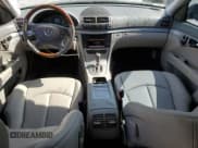 ✅ 2009 Mercedes-Benz E 320 • VIN: WDBUF22X79B373087 • Lot: 68605214. Wystawiony na Copart z przebiegiem 195 757 mil. Bezpłatny archiwum sprzedaży aukcyjnych z USA i szczegółowy raport historii pojazdu na DreamBid. Zdjęcie 8.