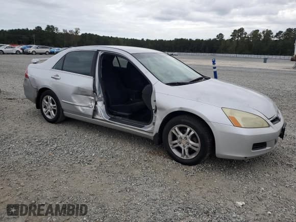 ✅ 2006 Honda Accord LX SE • VIN: 1HGCM56336A048886 • Лот: 82270465. Опубликован ранее на Copart с пробегом 337 153 миль. Бесплатный доступ к архиву аукционных продаж из США и подробный отчёт об истории автомобиля на DreamBid. Изображение 4.