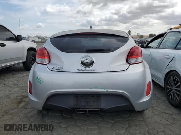 ✅ 2015 Hyundai Veloster • VIN: KMHTC6ADXFU232322 • Lot: 68891114. Wystawiony na Copart z przebiegiem 93 623 mil. Bezpłatny archiwum sprzedaży aukcyjnych z USA i szczegółowy raport historii pojazdu na DreamBid. Zdjęcie 6.
