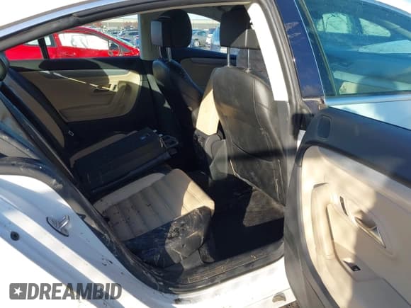 ✅ 2013 Volkswagen CC R-Line • VIN: WVWBP7AN2DE546329 • Lot: 43664929. Listed on IAAI with 123,655 mi. Free auction sales archive from the USA and detailed vehicle history report at DreamBid. Image 8.