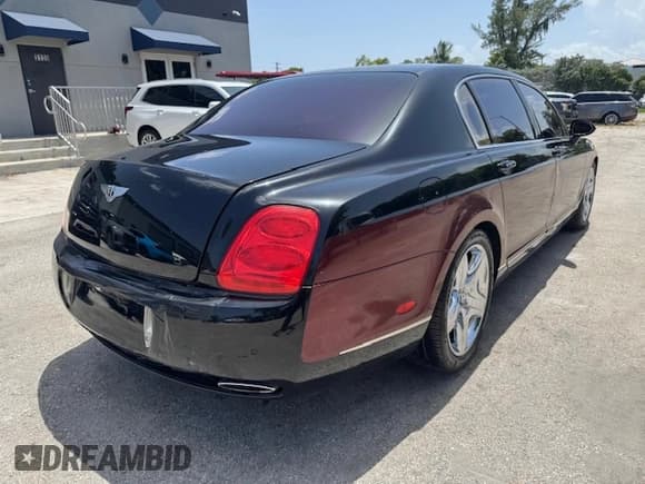 ✅ 2006 Bentley Flying Spur • VIN: SCBBR53W96C031785 • Lot: 61819345. Wystawiony na Copart z przebiegiem 58 606 mil. Bezpłatny archiwum sprzedaży aukcyjnych z USA i szczegółowy raport historii pojazdu na DreamBid. Zdjęcie 3.