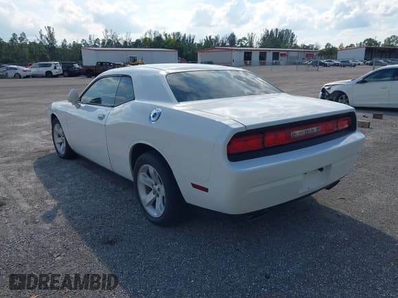 ✅ 2013 Dodge Challenger SXT • VIN: 2C3CDYAG5DH693813 • Lot: 43558979. Listed on IAAI with 188,863 mi. Free auction sales archive from the USA and detailed vehicle history report at DreamBid. Image 3.