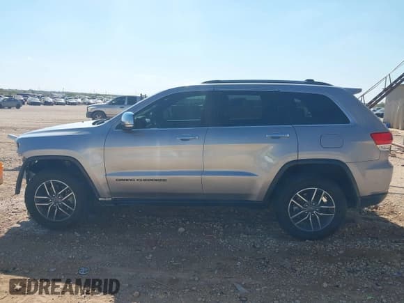 ✅ 2019 Jeep Grand Cherokee Limited • VIN: 1C4RJEBG9KC851940 • Lot: 43368213. Wystawiony na IAAI z przebiegiem 88 254 mil. Bezpłatny archiwum sprzedaży aukcyjnych z USA i szczegółowy raport historii pojazdu na DreamBid. Zdjęcie 15.