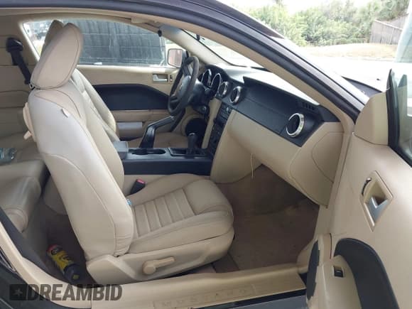 ✅ 2007 Ford Mustang GT Deluxe • VIN: 1ZVHT82H375278641 • Lot: 43571420. Listed on IAAI with 139,690 mi. Free auction sales archive from the USA and detailed vehicle history report at DreamBid. Image 5.