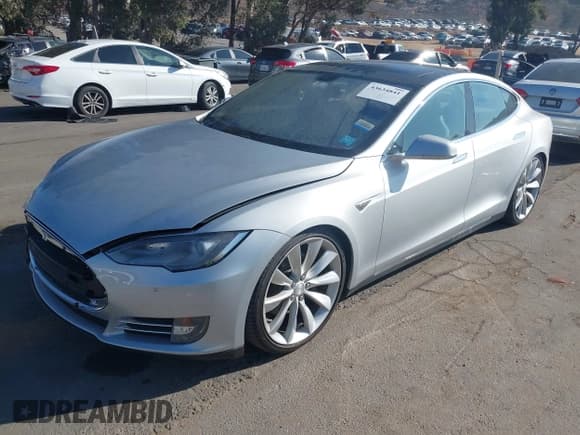 ✅ 2013 Tesla Model S Performance • VIN: 5YJSA1DP6DFP20977 • Lot: 43634841. Wystawiony na IAAI z przebiegiem Nie podano. Bezpłatny archiwum sprzedaży aukcyjnych z USA i szczegółowy raport historii pojazdu na DreamBid. Zdjęcie 2.