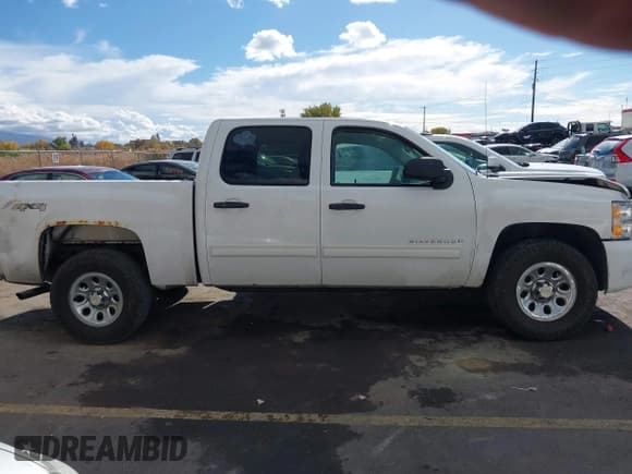 ✅ 2011 Chevrolet Silverado 1500 LT • VIN: 3GCPKSEA5BG195646 • Lot: 43634531. Wystawiony na IAAI z przebiegiem 370 199 mil. Bezpłatny archiwum sprzedaży aukcyjnych z USA i szczegółowy raport historii pojazdu na DreamBid. Zdjęcie 13.