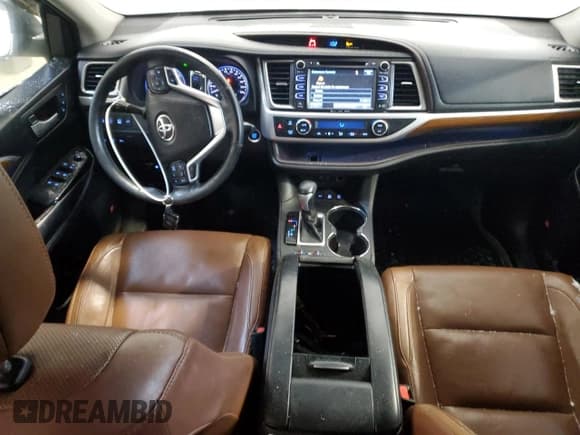 ✅ 2018 Toyota Highlander Limited • VIN: 5TDDZRFH6JS867118 • Lot: 43810385. Wystawiony na Copart z przebiegiem 200 925 mil. Bezpłatny archiwum sprzedaży aukcyjnych z USA i szczegółowy raport historii pojazdu na DreamBid. Zdjęcie 8.