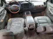✅ 1999 Lincoln Navigator • VIN: 5LMPU28A8XLJ41265 • Лот: 44762915. Опубликован ранее на Copart с пробегом 292 137 миль. Бесплатный доступ к архиву аукционных продаж из США и подробный отчёт об истории автомобиля на DreamBid. Изображение 8.