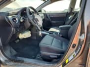 ✅ 2017 Toyota Corolla LE Eco • VIN: 2T1BPRHE1HC865750 • Lot: 70122205. Wystawiony na Copart z przebiegiem 69 290 mil. Bezpłatny archiwum sprzedaży aukcyjnych z USA i szczegółowy raport historii pojazdu na DreamBid. Zdjęcie 7.