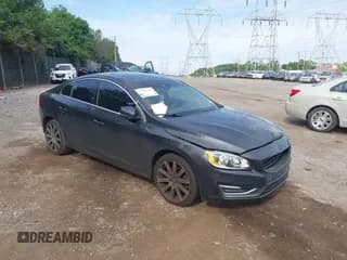 ✅ 2015 Volvo S60 T5 Drive-E Premier • VIN: YV126MFB9F1299878 • Lot: 42781752. Wystawiony na IAAI z przebiegiem 128 657 mil. Bezpłatny archiwum sprzedaży aukcyjnych z USA i szczegółowy raport historii pojazdu na DreamBid. Zdjęcie 1.