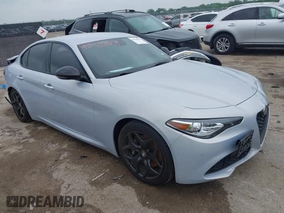 ✅ 2021 Alfa Romeo Giulia • VIN: ZARFAMAN6M7645490 • Lot: 42165037. Listed on IAAI with 57,701 mi. Free auction sales archive from the USA and detailed vehicle history report at DreamBid. Image 1.