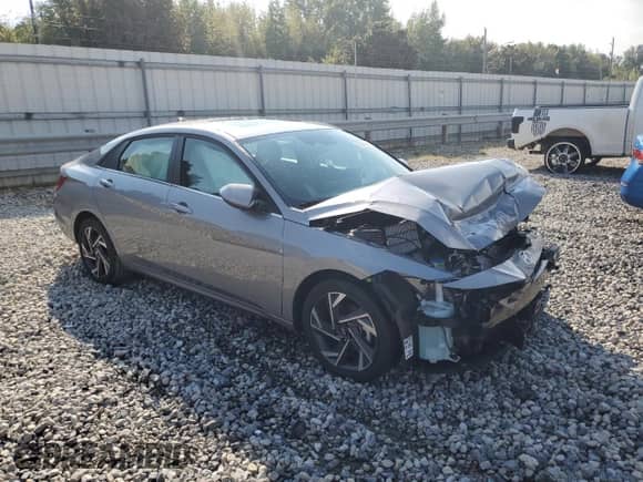 2025 Hyundai Elantra SEL Convenience with VIN KMHLS4DG5SU014778, listed as a Copart auction lot 80225285 with 4,519 mi miles and Salvage title. Bid and sale history available at DreamBid. Image 4.