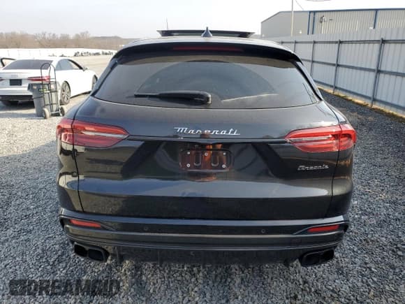 ✅ 2024 Maserati Grecale • VIN: ZN6PMDDC5R7447957 • Lot: 49148225. Wystawiony na Copart z przebiegiem 6 046 mil. Bezpłatny archiwum sprzedaży aukcyjnych z USA i szczegółowy raport historii pojazdu na DreamBid. Zdjęcie 6.