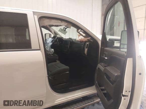 ✅ 2015 Chevrolet Silverado 2500HD LT • VIN: 1GC1KVEG4FF519124 • Lot: 43017987. Listed on IAAI with 144,593 mi. Free auction sales archive from the USA and detailed vehicle history report at DreamBid. Image 5.