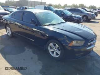 ✅ 2012 Dodge Charger SE • VIN: 2C3CDXBG2CH297023 • Lot: 43477142. Wystawiony na IAAI z przebiegiem 220 587 mil. Bezpłatny archiwum sprzedaży aukcyjnych z USA i szczegółowy raport historii pojazdu na DreamBid. Zdjęcie 1.