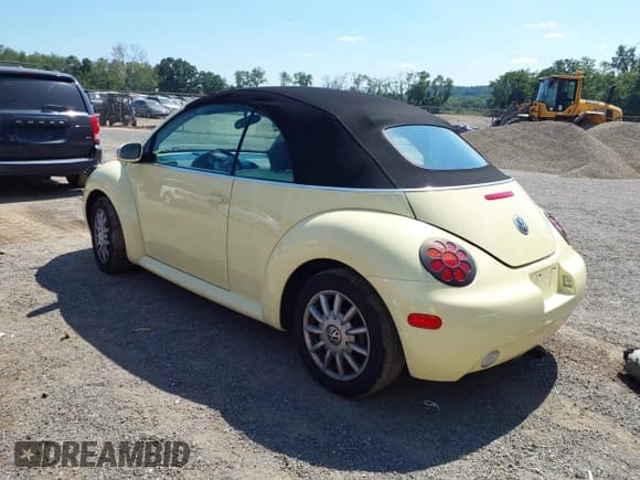 ✅ 2005 Volkswagen Beetle GLS • VIN: 3VWCM31Y75M352369 • Lot: 43028985. Listed on IAAI with 60,735 mi. Free auction sales archive from the USA and detailed vehicle history report at DreamBid. Image 3.