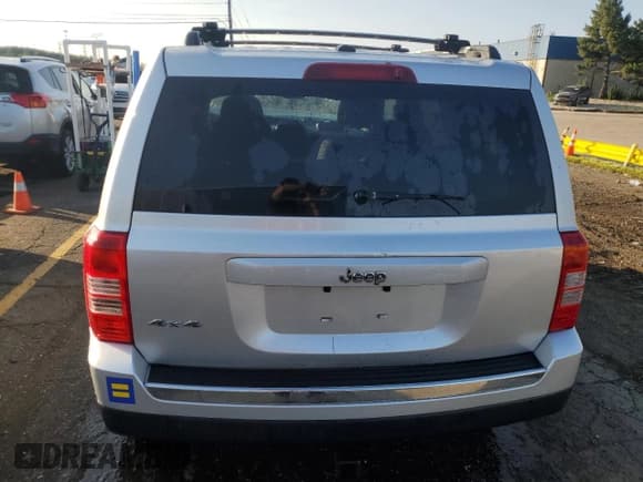 ✅ 2013 Jeep Patriot Sport • VIN: 1C4NJRAB3DD166535 • Lot: 67613984. Wystawiony na Copart z przebiegiem 111 763 mil. Bezpłatny archiwum sprzedaży aukcyjnych z USA i szczegółowy raport historii pojazdu na DreamBid. Zdjęcie 6.
