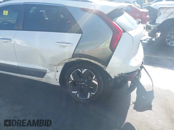 ✅ 2023 Kia Niro Wave • VIN: KNDCT3L15P5016623 • Lot: 42813112. Wystawiony na IAAI z przebiegiem 10 930 mil. Bezpłatny archiwum sprzedaży aukcyjnych z USA i szczegółowy raport historii pojazdu na DreamBid. Zdjęcie 6.