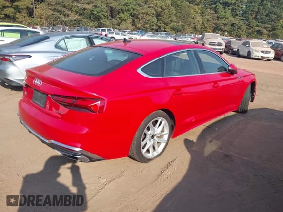 ✅ 2024 Audi A5 Sportback S line Premium Plus • VIN: WAUFACF53RA010702 • Lot: 43267956. Wystawiony na IAAI z przebiegiem 46 783 mil. Bezpłatny archiwum sprzedaży aukcyjnych z USA i szczegółowy raport historii pojazdu na DreamBid. Zdjęcie 4.