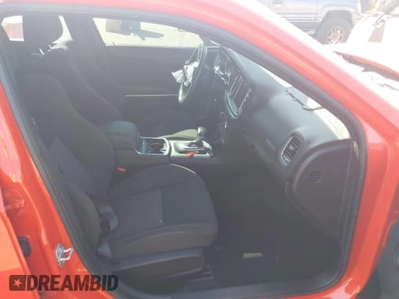 ✅ 2019 Dodge Charger Scat Pack • VIN: 2C3CDXGJ2KH742332 • Lot: 43631916. Wystawiony na IAAI z przebiegiem 79 812 mil. Bezpłatny archiwum sprzedaży aukcyjnych z USA i szczegółowy raport historii pojazdu na DreamBid. Zdjęcie 5.