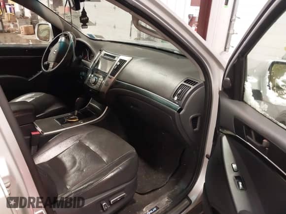 2012 Hyundai Veracruz Limited with VIN KM8NUDCC7CU198995, listed as a IAAI auction lot 41417372 with 140,824 mi miles and . Bid and sale history available at DreamBid. Image 5.