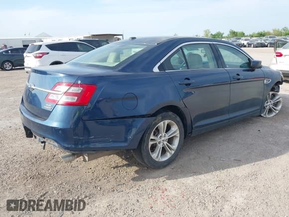 ✅ 2017 Ford Taurus SEL • VIN: 1FAHP2E82HG129455 • Lot: 42052522. Listed on IAAI with 119,339 mi. Free auction sales archive from the USA and detailed vehicle history report at DreamBid. Image 4.