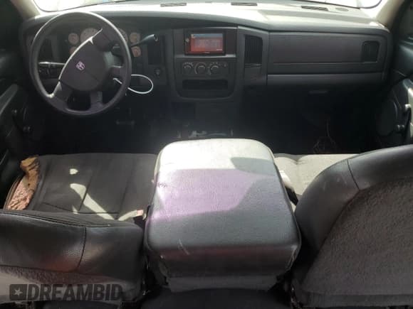 ✅ 2004 Dodge 2500 ST • VIN: 3D7KA28D94G272417 • Lot: 45111735. Wystawiony na Copart z przebiegiem 160 961 mil. Bezpłatny archiwum sprzedaży aukcyjnych z USA i szczegółowy raport historii pojazdu na DreamBid. Zdjęcie 8.