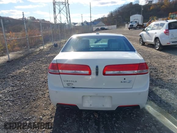 ✅ 2012 Lincoln MKZ • VIN: 3LNHL2GC1CR825793 • Lot: 43700213. Listed on IAAI with 44,126 mi. Free auction sales archive from the USA and detailed vehicle history report at DreamBid. Image 17.