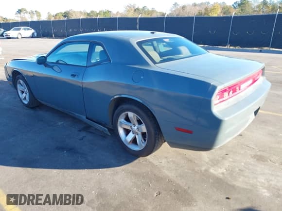 ✅ 2009 Dodge Challenger SE • VIN: 2B3LJ44V39H621072 • Lot: 41030512. Wystawiony na IAAI z przebiegiem 118 417 mil. Bezpłatny archiwum sprzedaży aukcyjnych z USA i szczegółowy raport historii pojazdu na DreamBid. Zdjęcie 3.