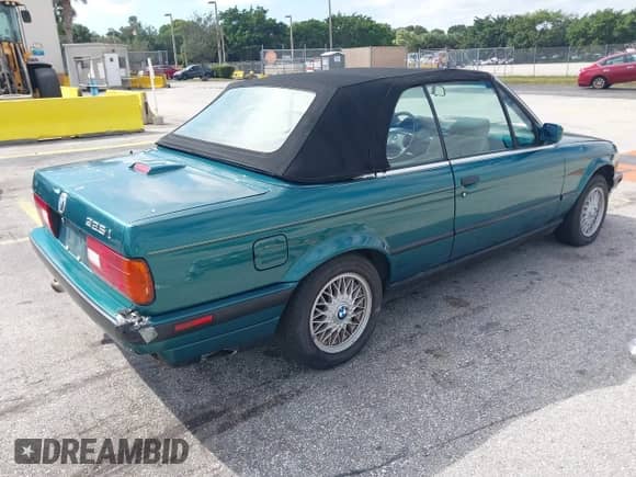 1992 BMW 3 Series с VIN WBABB2311NEC29932, выставлен на аукционе IAAI как лот 43605320 с пробегом 133 331 миль миль и . История ставок и продаж доступна на DreamBid. Изображение 4.