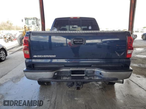 ✅ 2006 Chevrolet Silverado 2500HD LT1 • VIN: 1GCHC23D86F236745 • Лот: 43630855. Опубликован ранее на Copart с пробегом 267 072 миль. Бесплатный доступ к архиву аукционных продаж из США и подробный отчёт об истории автомобиля на DreamBid. Изображение 6.