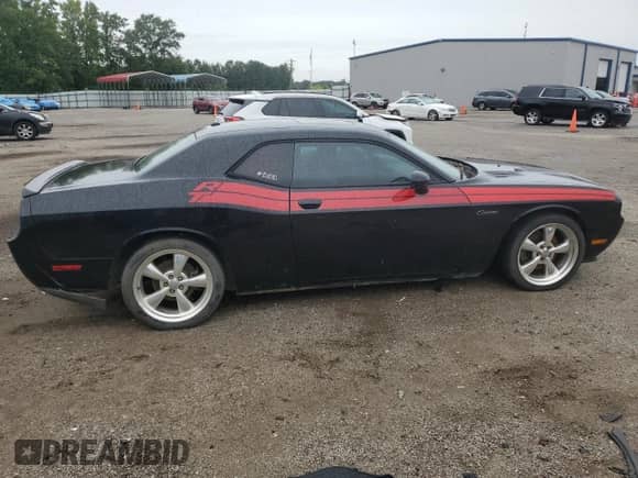 2013 Dodge Challenger R/T Classic z VIN 2C3CDYBT6DH511757, wystawiony jako Copart lot #66043334 z przebiegiem 175 539 mil mil oraz Szkoda całkowita • Salvage title. Historia ofert i sprzedaży dostępna na DreamBid. Obrazek 3.