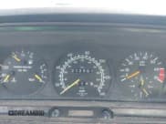 ✅ 1993 Mercedes-Benz 190 • VIN: WDBDA28D9PG073000 • Lot: 43714048. Wystawiony na IAAI z przebiegiem 212 581 mil. Bezpłatny archiwum sprzedaży aukcyjnych z USA i szczegółowy raport historii pojazdu na DreamBid. Zdjęcie 7.