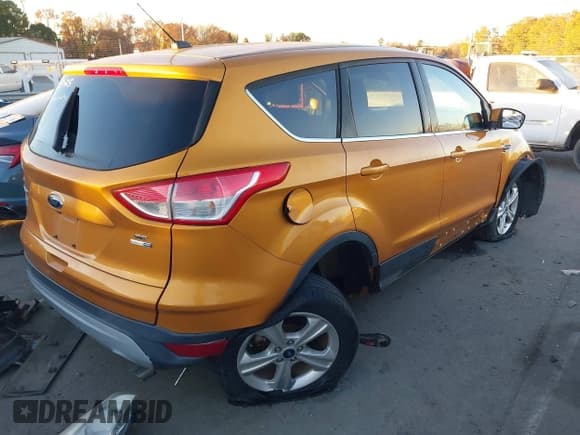 ✅ 2016 Ford Escape SE • VIN: 1FMCU9GX5GUC89240 • Lot: 43723922. Wystawiony na IAAI z przebiegiem 117 832 mil. Bezpłatny archiwum sprzedaży aukcyjnych z USA i szczegółowy raport historii pojazdu na DreamBid. Zdjęcie 4.