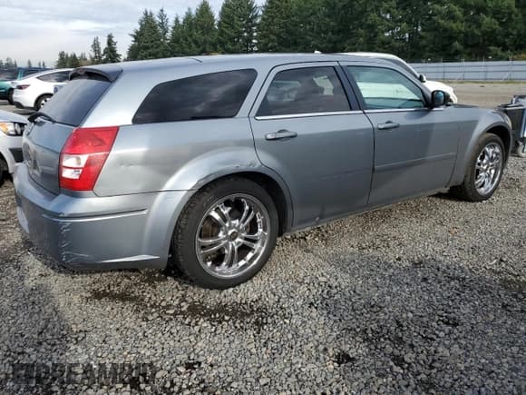 ✅ 2006 Dodge Magnum • VIN: 2D4FV47T96H335087 • Lot: 92134245. Wystawiony na Copart z przebiegiem 150 208 mil. Bezpłatny archiwum sprzedaży aukcyjnych z USA i szczegółowy raport historii pojazdu na DreamBid. Zdjęcie 3.
